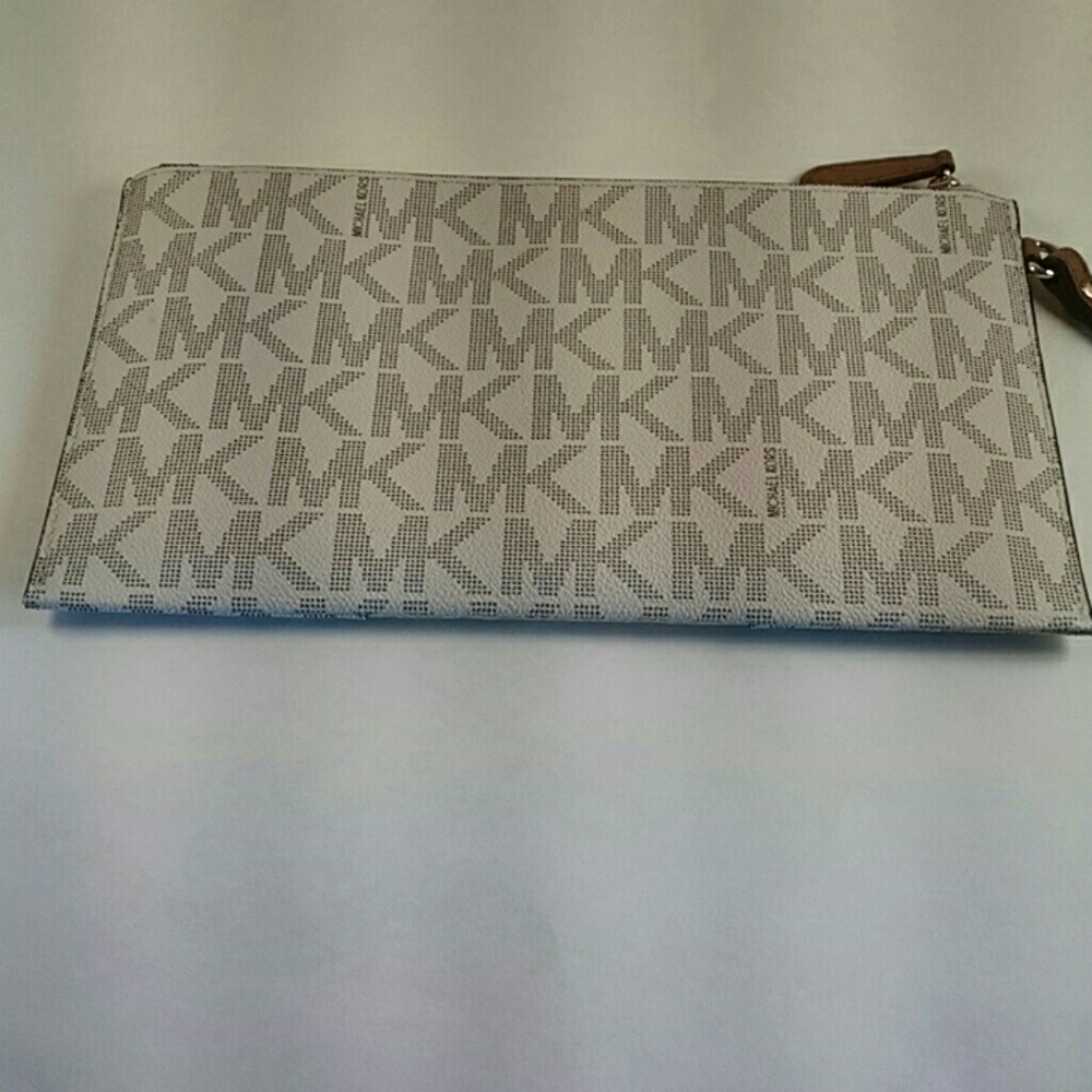 Michael Kors Large Zip Clutch - Picture 3 of 7